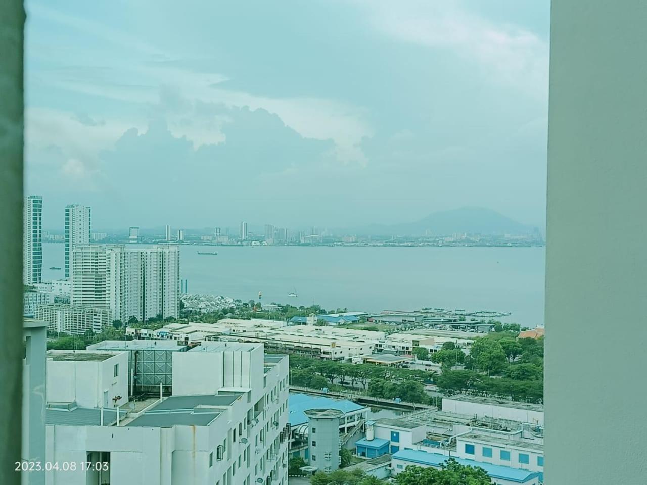 City Town Condo: Cozy Penang Retreat with Beautiful Views George Town Exterior photo